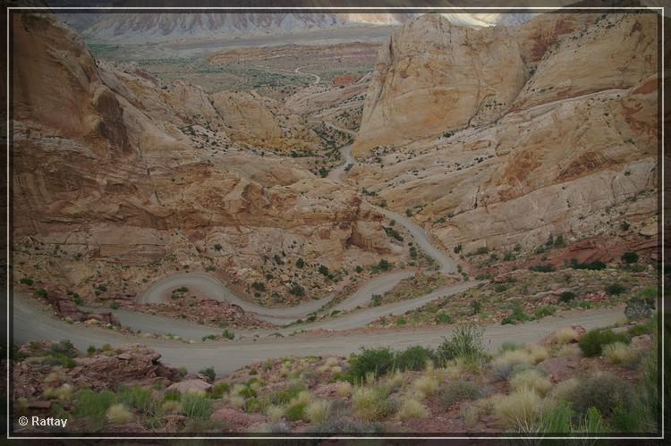 USA 2007 Tag19 081.jpg - Burr Trail Switchbacks - Capitol Reef N.P.